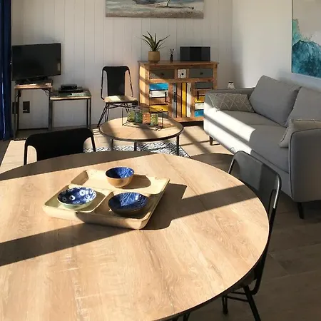 Holiday home Les Paillotes Des Iles Et Re Saint-Simon-de-Bordes